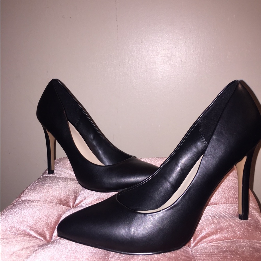 Black Pointed  Heels 👠